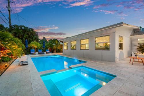 Tequesta House | Private Heated Pool & Spa Designer By the Beach