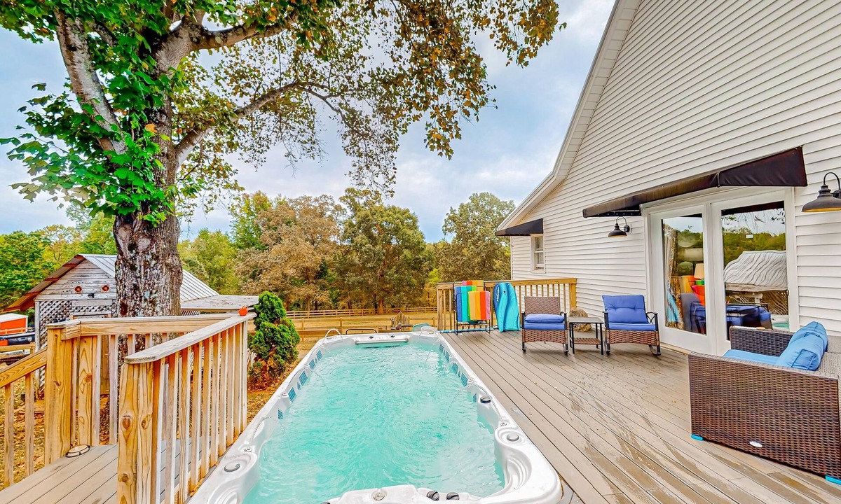 Landrum House | Private home with separate cottage and expansive outdoor space - dogs ok