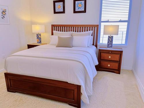 Loughman House | Private Luxury Suite Room in Villa - Near Disney - Resort Community