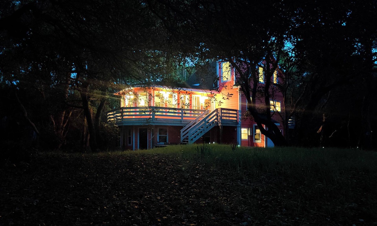 Corolla Cottage | Private, Ocean Side, Walking Distance to Beach