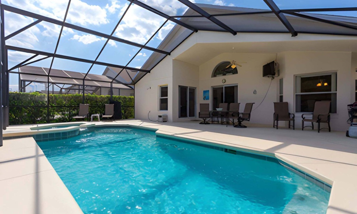 Cumbrian Lakes House | Private Pool, Spa & Game Room, Near Disney