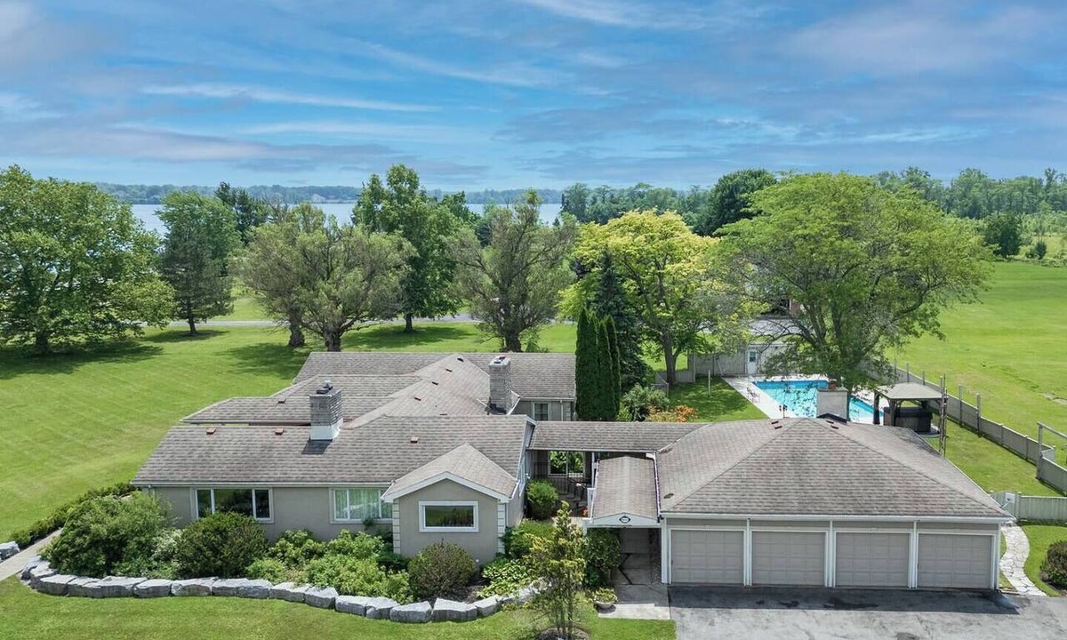 Niagara Falls House | Private Riverfront Estate | Pool Hot Tub BBQ