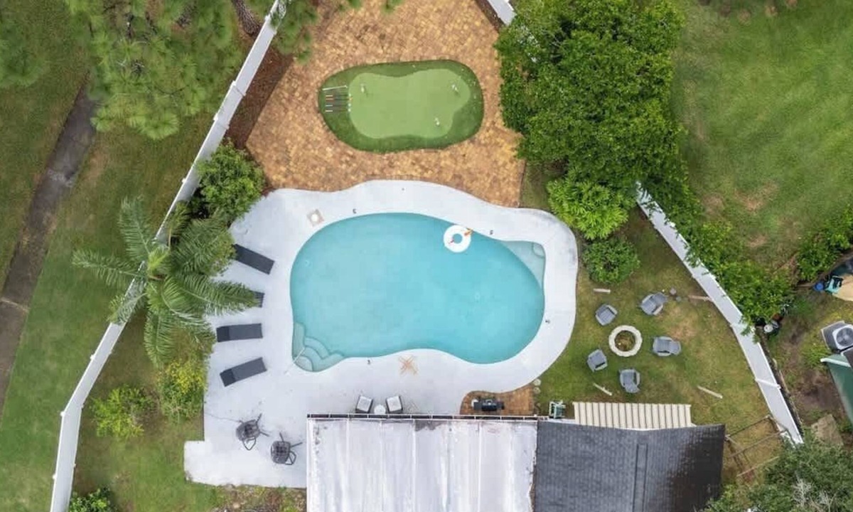 Southside House | *Putt Putt Pool Home* Mini Golf/Grill/Ping Pong