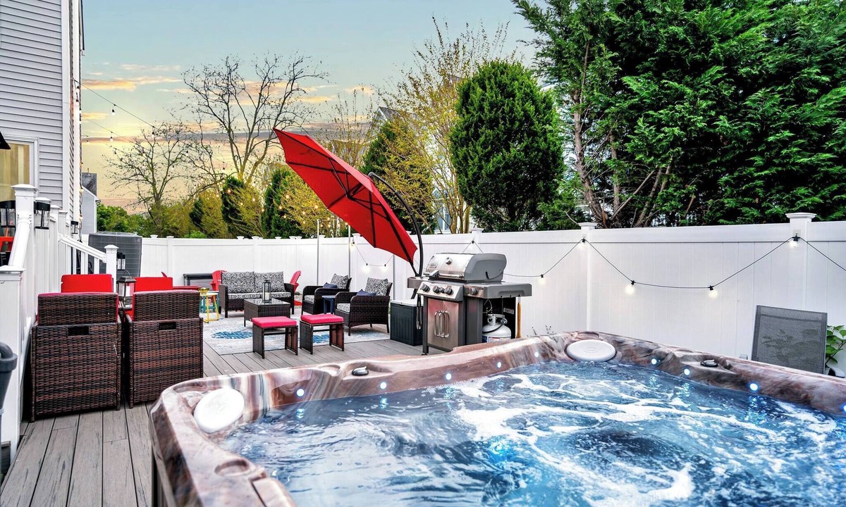 Point Pleasant Beach House | *PvtBeach*HotTub*Firepit*BeachPass*Pristine*Games