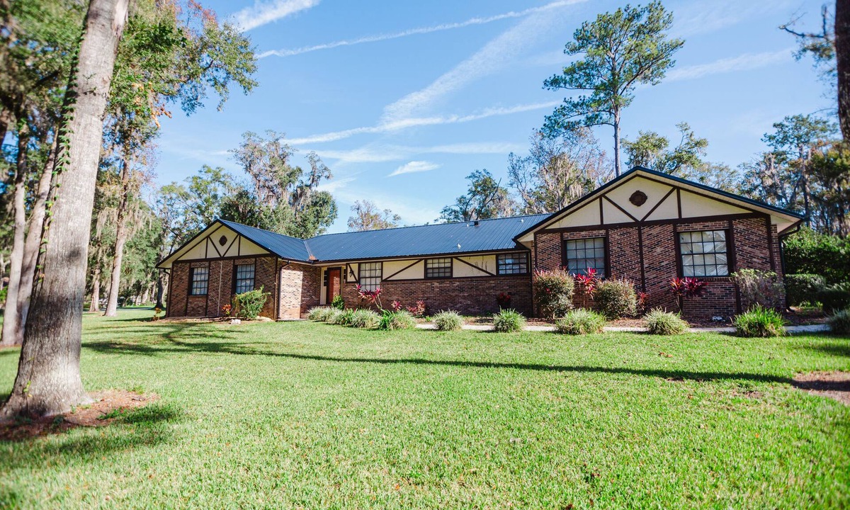 Fellowship House | Quaint, cozy quiet corner lot in a peaceful neighborhood!