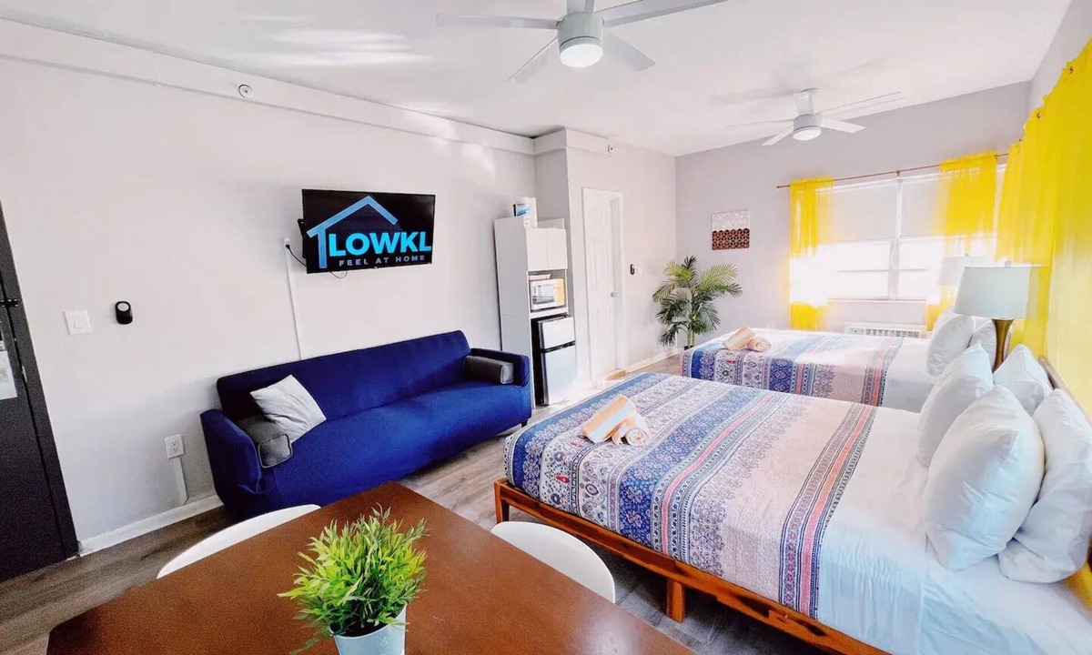 South Beach Hotel | Queen Studio | Balcony | Free Beach Chairs