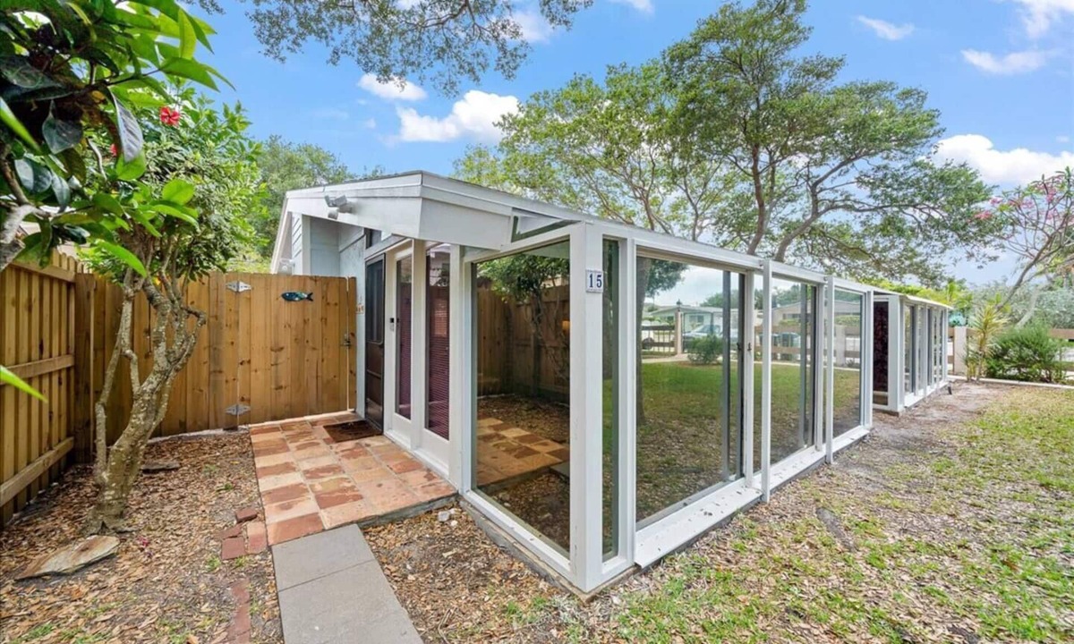 Port Canaveral Cottage | Quiet 1 Bedroom Unit short stroll to the beach