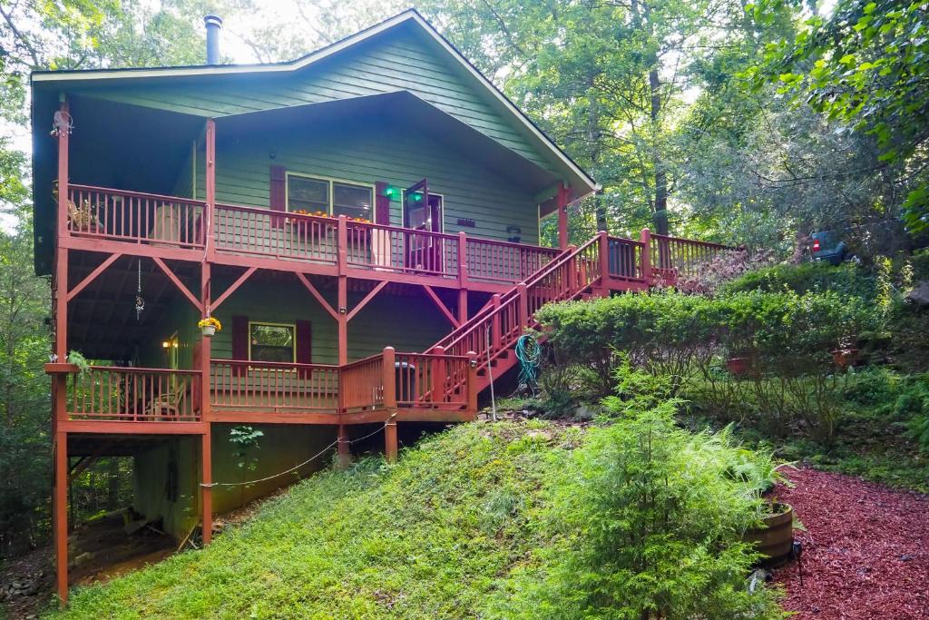 Tarheel House | Quiet Murphy Hideaway w/Decks & Outdoor Fireplace