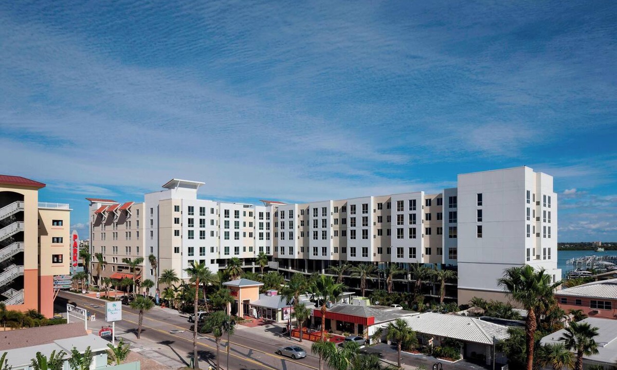 Clearwater Beach Hotel | Rare Find! Three Family-Friendly Units, Pool, Restaurants and Bar