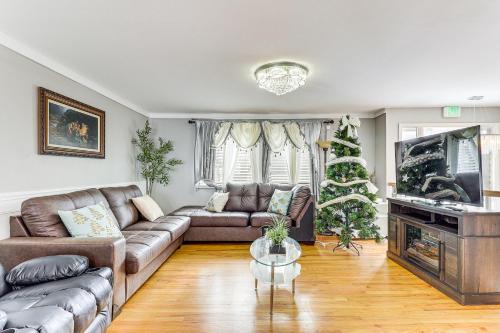 Monroe Heights House | Remote-Work Ready: Family Home Near Pittsburgh