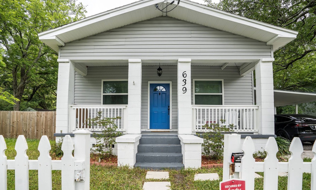 Murray Hill House | Renovated 3BR/3BR Home near Murray Hill - Sleeps 8