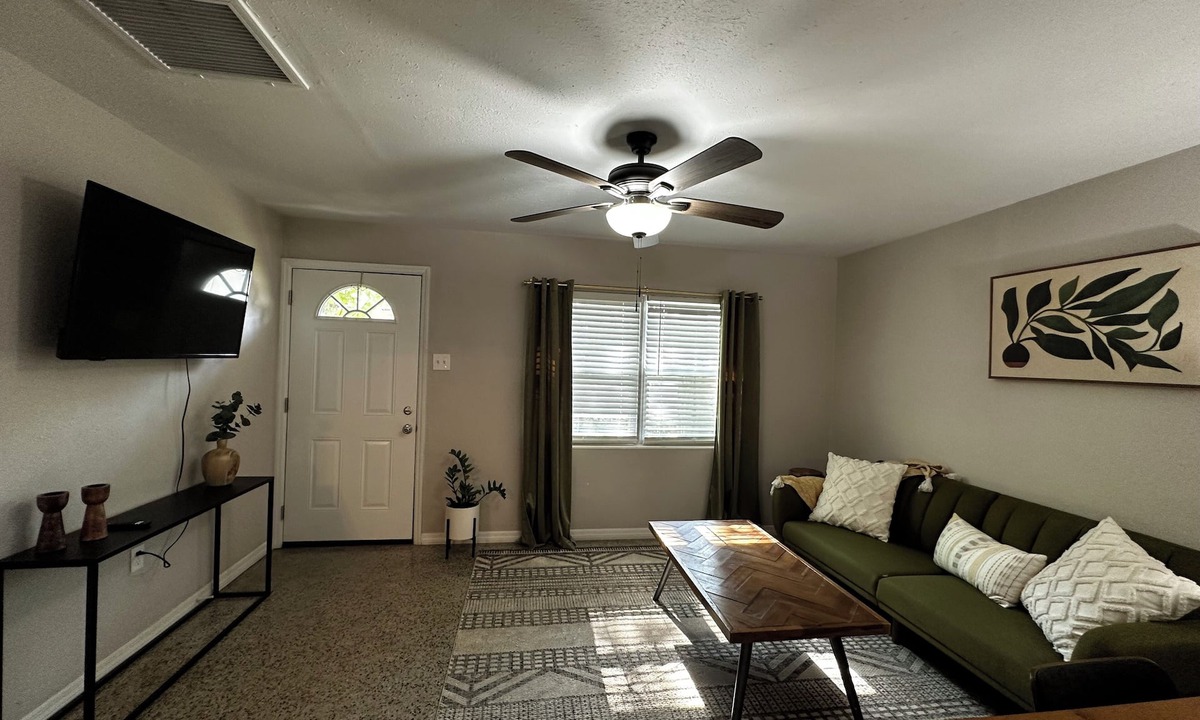 Historic District Apartment | Renovated apt walking distance to downtown