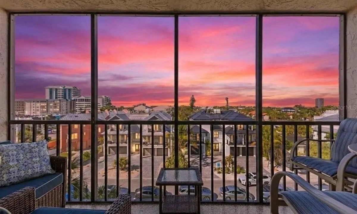 Sarasota Condo | Renovated Coastal Retreat - Private Beach access