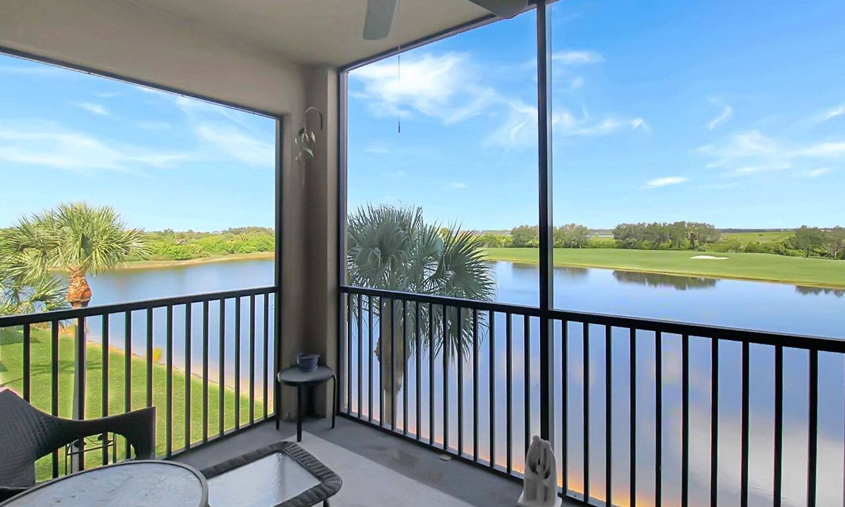 Bradenton Condo | Resort style lakefront condo in River Strand - Golf membership included - Florida Sunshine