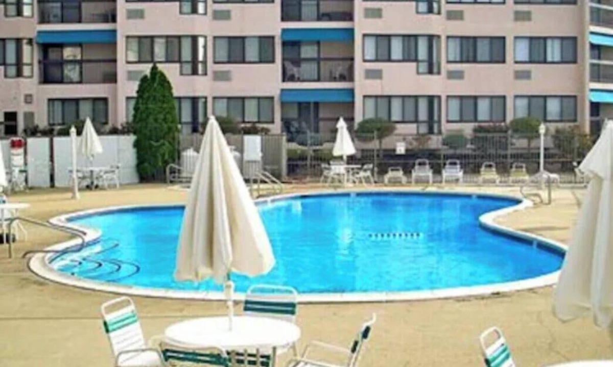 Southend Condo | Resort style living in this spacious oceanfront beach condo,