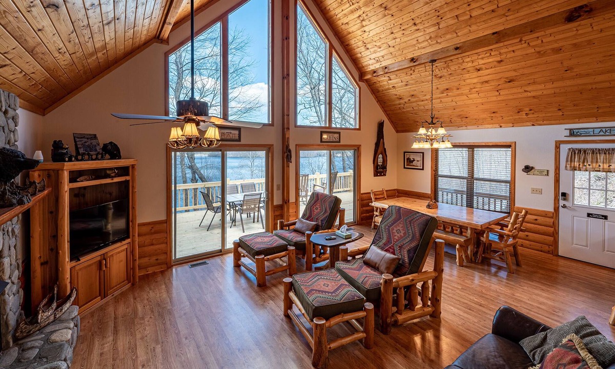 Topton Cabin | Ridgetop Lakeview - Bedroom Cabin on Lake Nantahala w/Private Deck