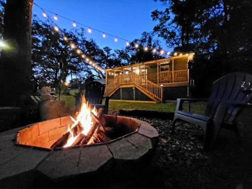 Webster House | River Daze Cabin - A cozy cabin right on the river
