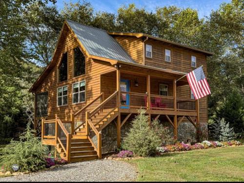 Murphy House | Riverfront Blue Jay Cabin