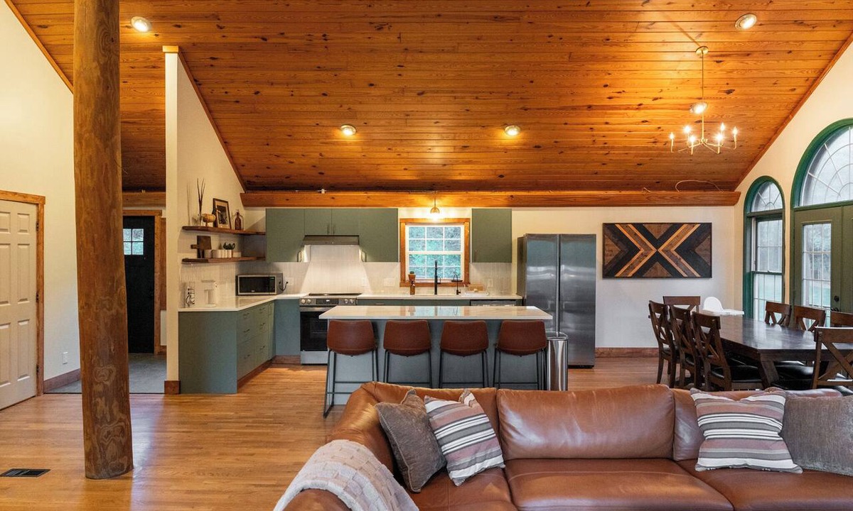 Millville House | Riverfront Retreat at Harpers Ferry, Float & Swim!