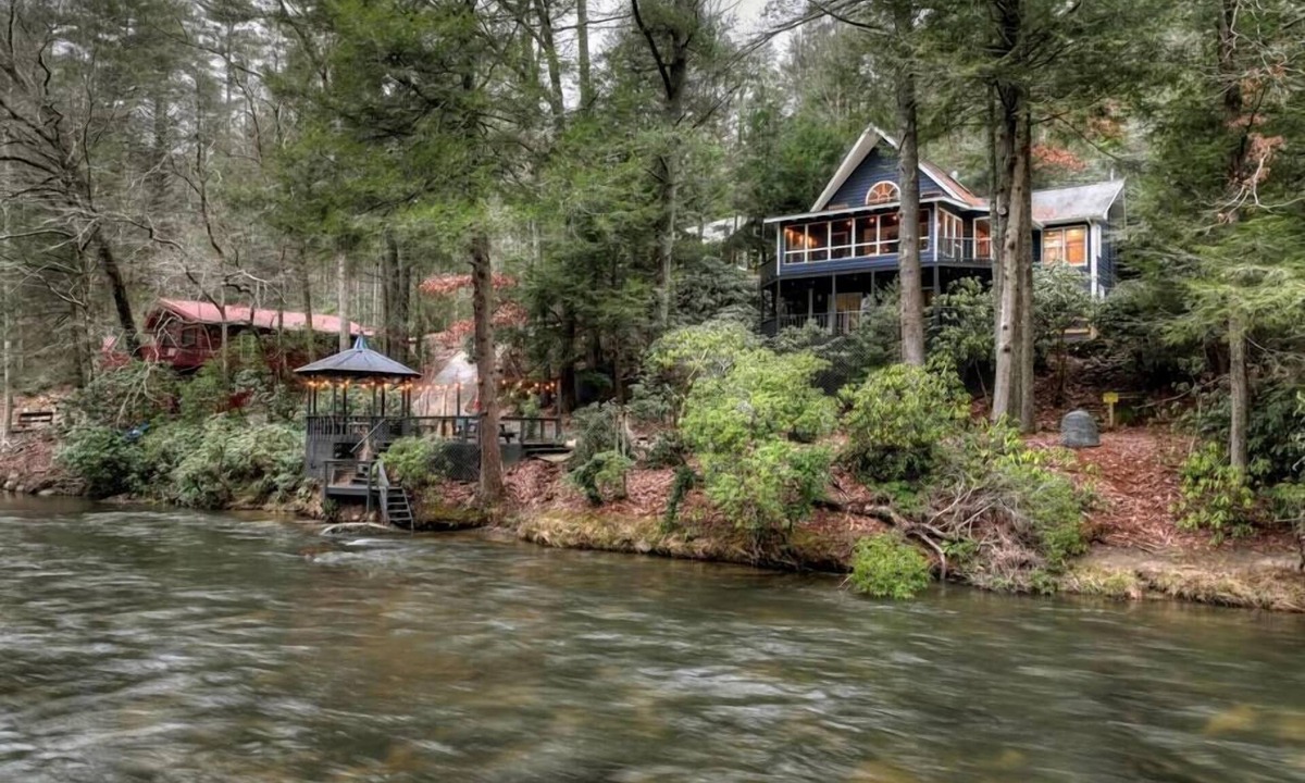 Blue Ridge Cabin | Riverside Hideaway | $229 Off Your Stay!