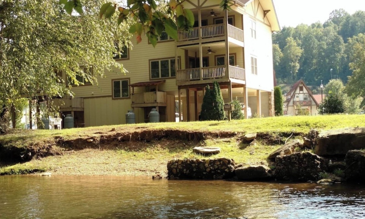 Helen Condo | Riverside Relaxation located steps from downtown & overlooking the Chattahoochee