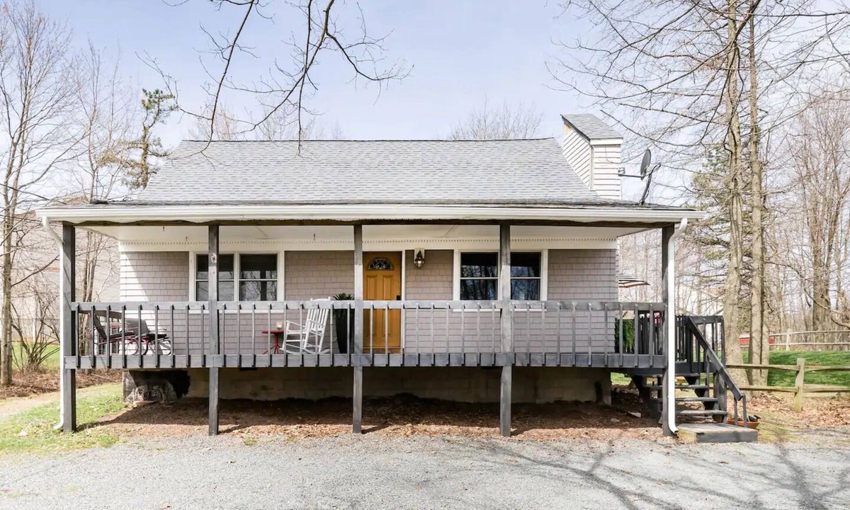 Long Pond Cottage | Romantic Pet Friendly Cottage