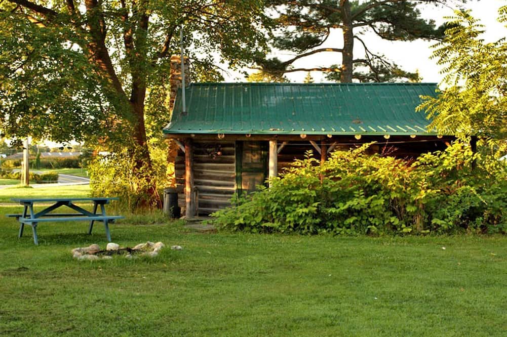 Hector Cabin | Rustic Cabin Overlooking the Beautiful Seneca Lake in New York