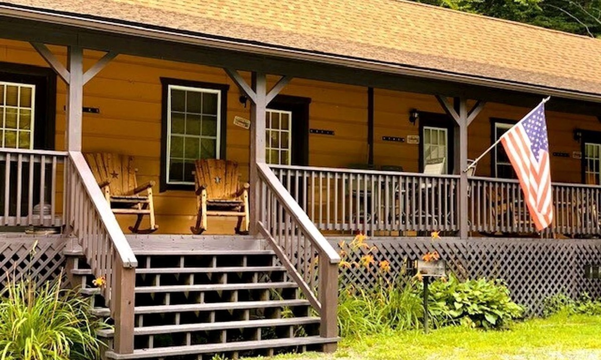 Mingo House | Rustic Studio Unit Perfect for a Couples Retreat in West Virginia