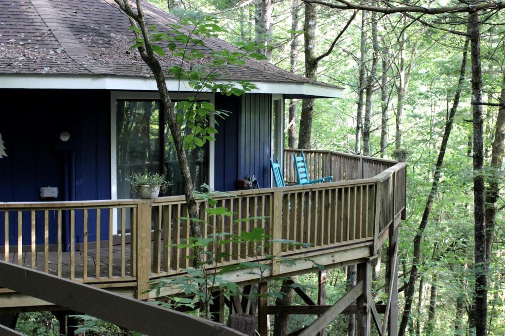 Sky Valley House | Rustic Tree Top Cabin in Sky Valley, Georgia