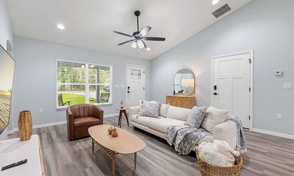 Fellowship House | Saddle Oak Retreat - 3BR Near WEC - Sleeps 6 - Pets Welcome - New Construction
