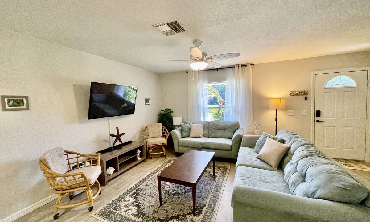 Homosassa House | Safe and Cozy After the Storm: Welcome Home!
