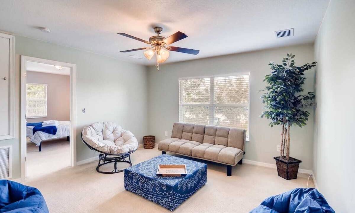Sun City Center Apartment | Safe + Cable TV + Crib + Deep Clean Parking