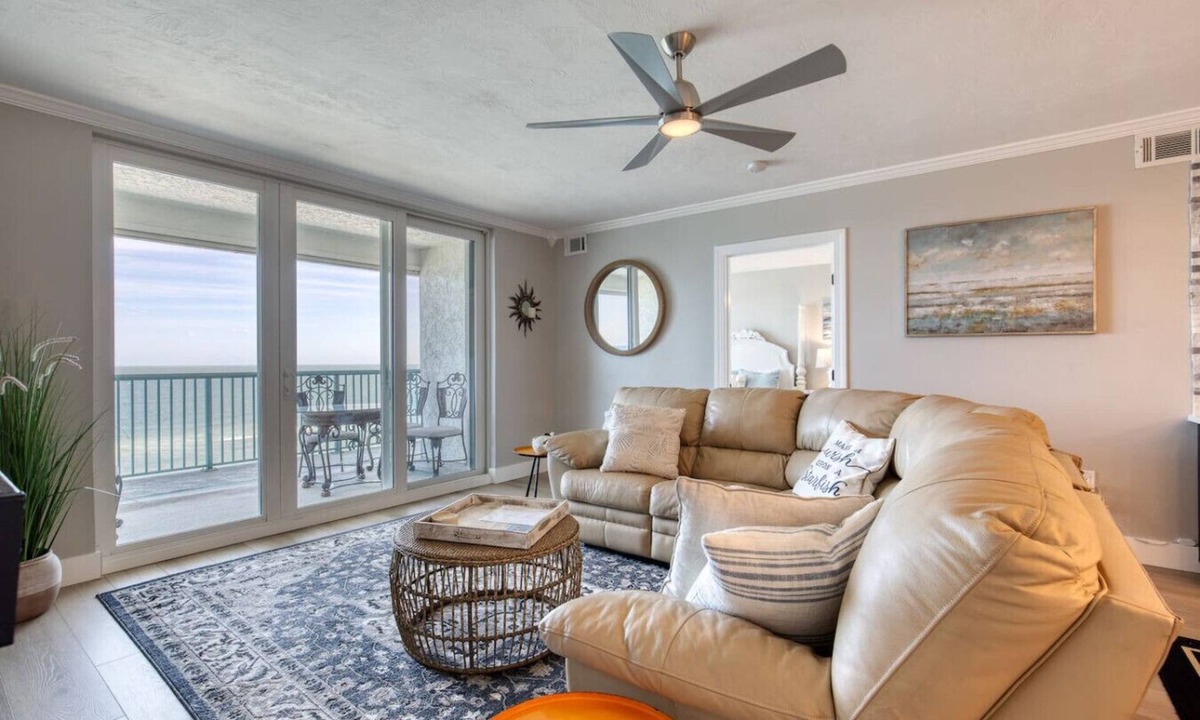 Daytona Beach Condo | Salty Oceanfront Luxury Condo | Pools & Hot Tubs