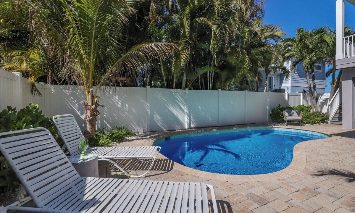 Holmes Beach House | Sand N Sea by Duncan Real Estate