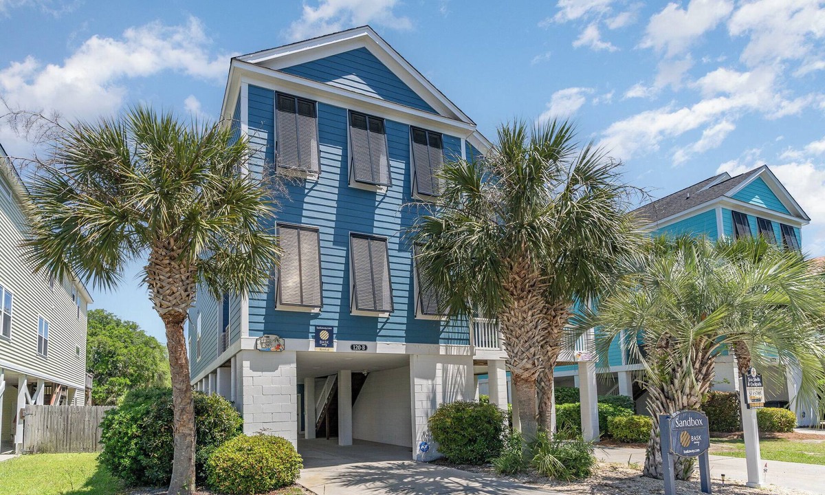 Woodland Terrace House | Sandbox: Private Pool & Steps to Beach!