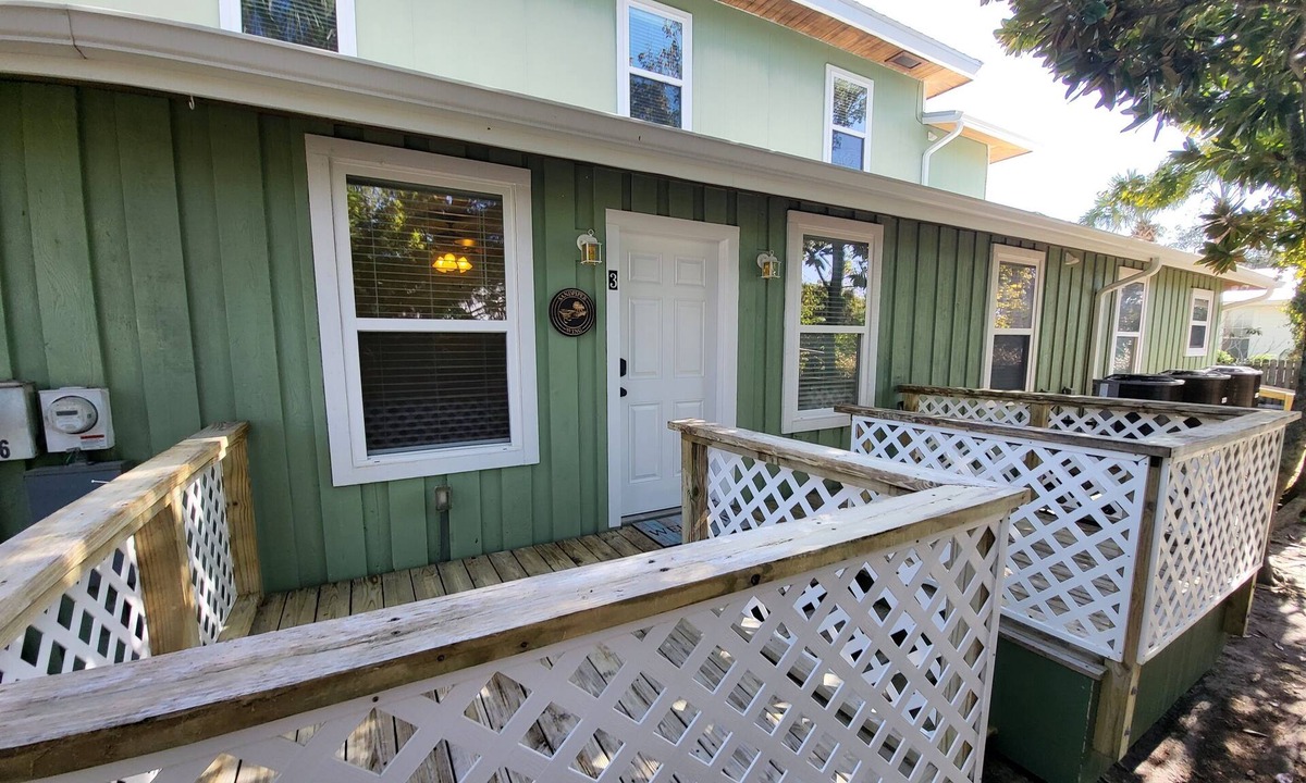 Cedar Key Condo | Sandpiper Wing * 1st Flr * Downtown * Clean
