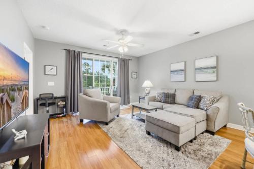 North Myrtle Beach House | Sandy Tee Resort Suite w Giant Pool Oasis