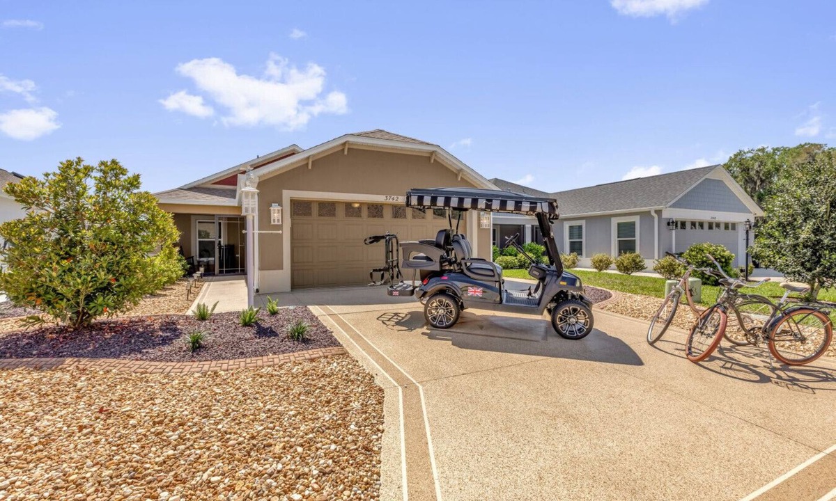 Wildwood Villa | Scenic Comfort & Village Vibes