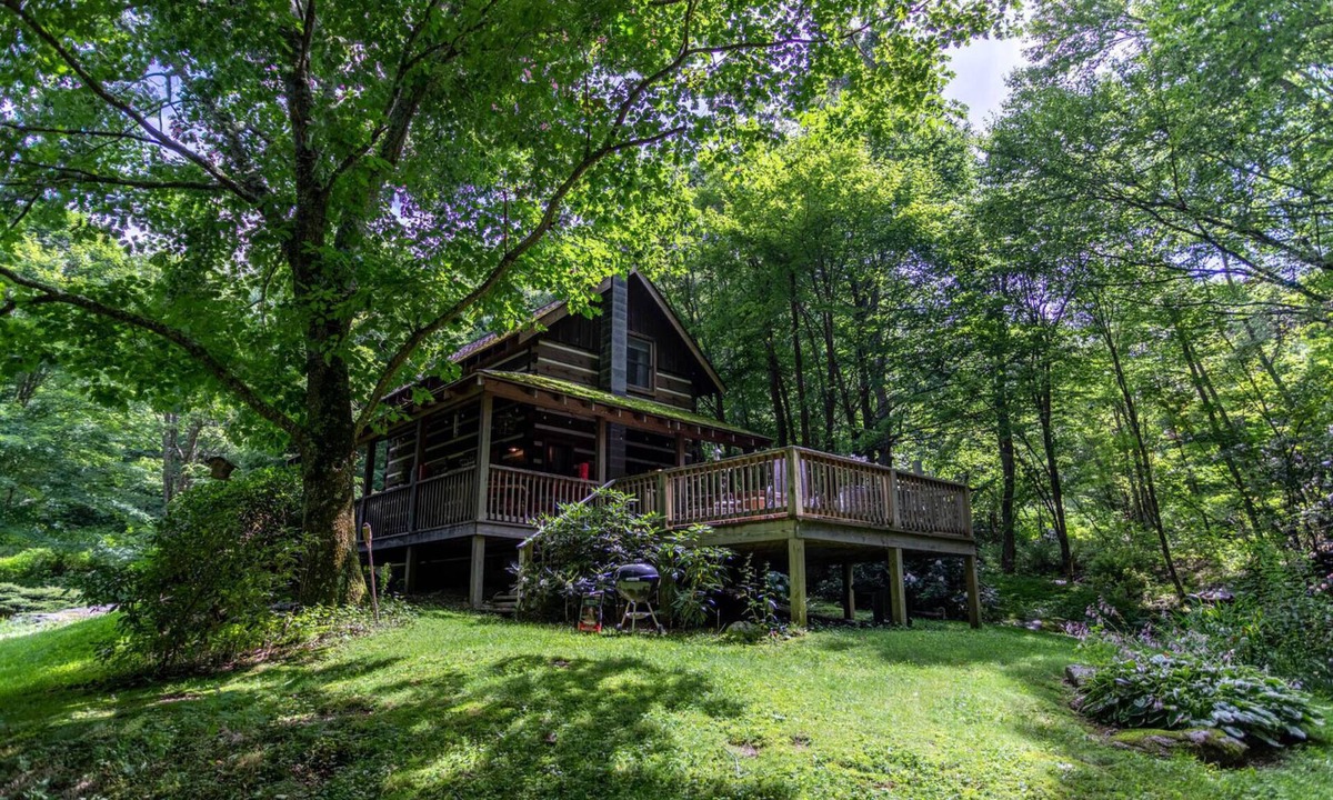 Banner Elk Cabin | Scrollrock - Charming Creek-side Cabin, Secluded, with Hot tub Pets ok!