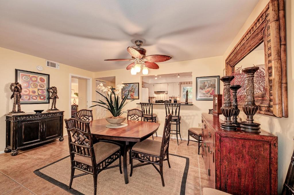 Whitney Beach Apartment | Sea Grape Inn 4- BEACHFRONT Property