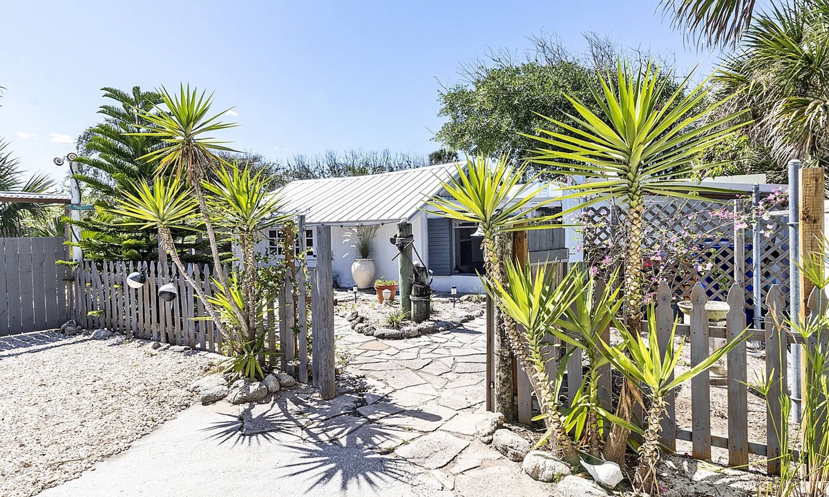 St. Augustine House | Sea Horse Haven . Matanzas Inlet Beach House. White sandy barrier island!