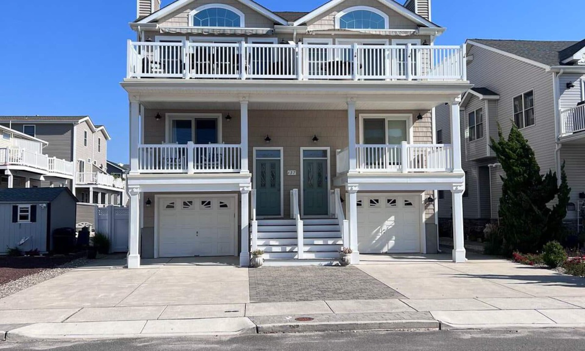 Sea Isle City House | Sea Isle Townhouse with a private Salt Water Pool