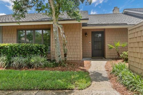 Sawgrass House | Seaclusion - Spacious condo w lanai & pool