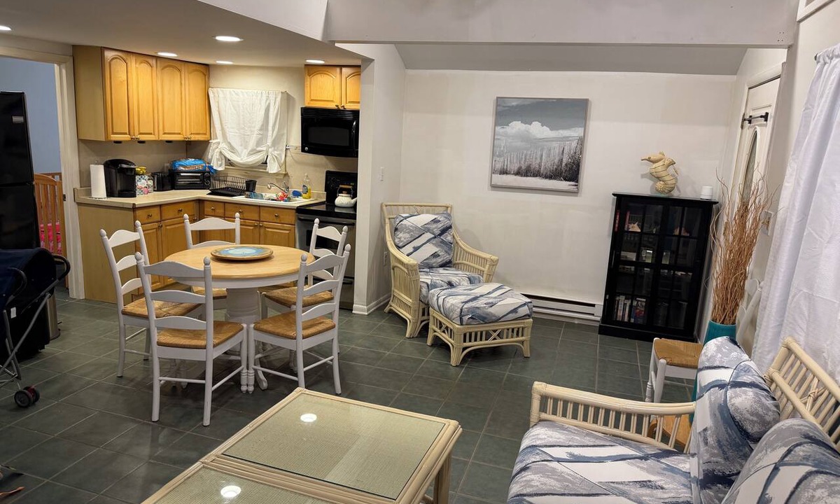 Beach Haven Apartment | Seasonal rental- pet friendly 2 bedroom apt in Beach Haven - AC & washer/dryer