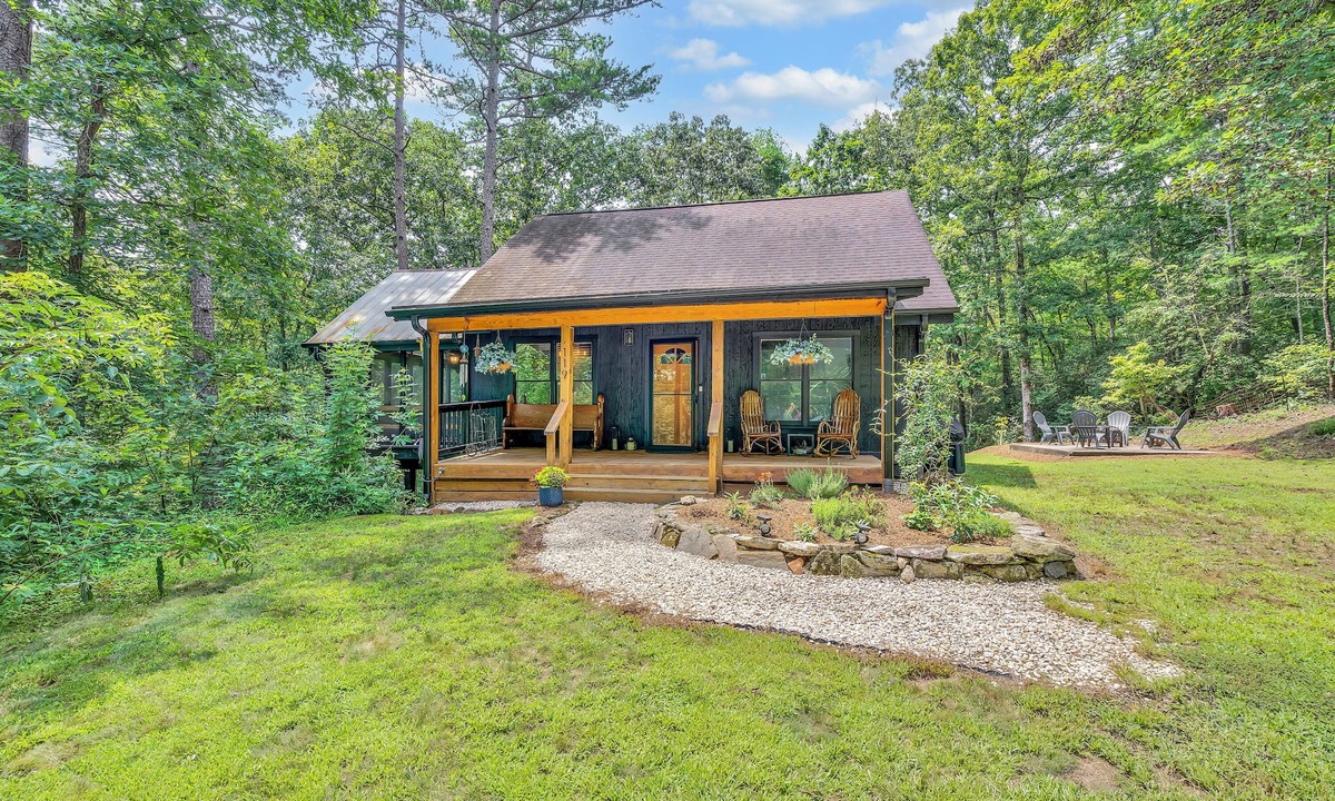 Cleveland House | Secluded 4 bedroom cabin surrounded by a nature preserve, lakes, and trails!