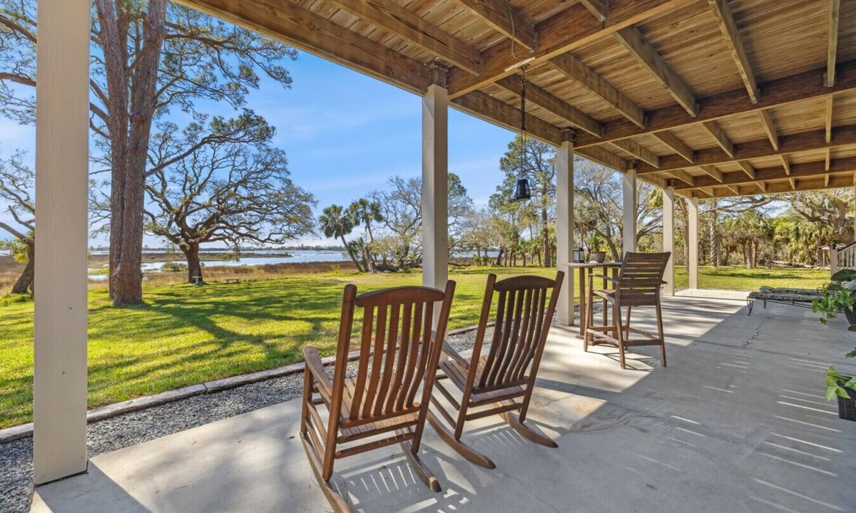 Cedar Key Apartment | Secluded Old Florida Retreat – Waterfront with Kayaks and Bikes