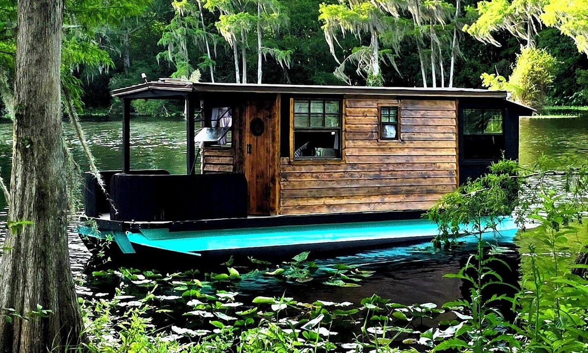Citrus Springs House | Secret Cove Cabin Boat - Romantic River Getaway