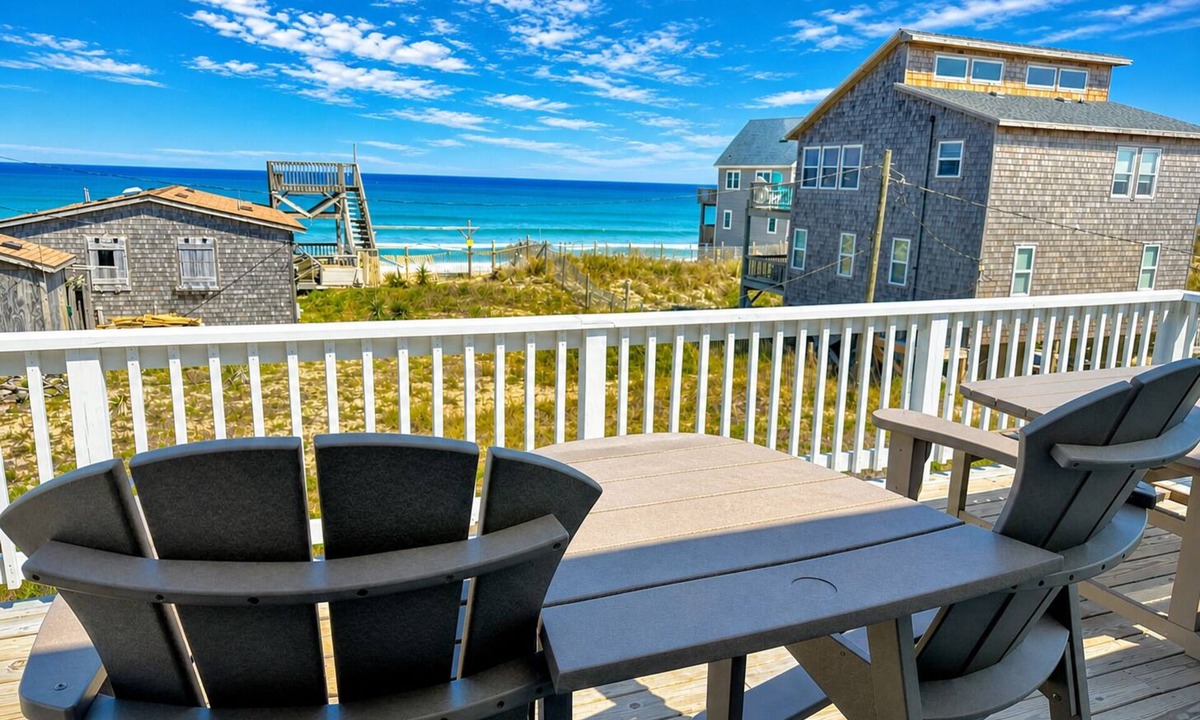 Rodanthe House | Semi-oceanfront family-friendly vacation home with hot tub! Steps to beach!