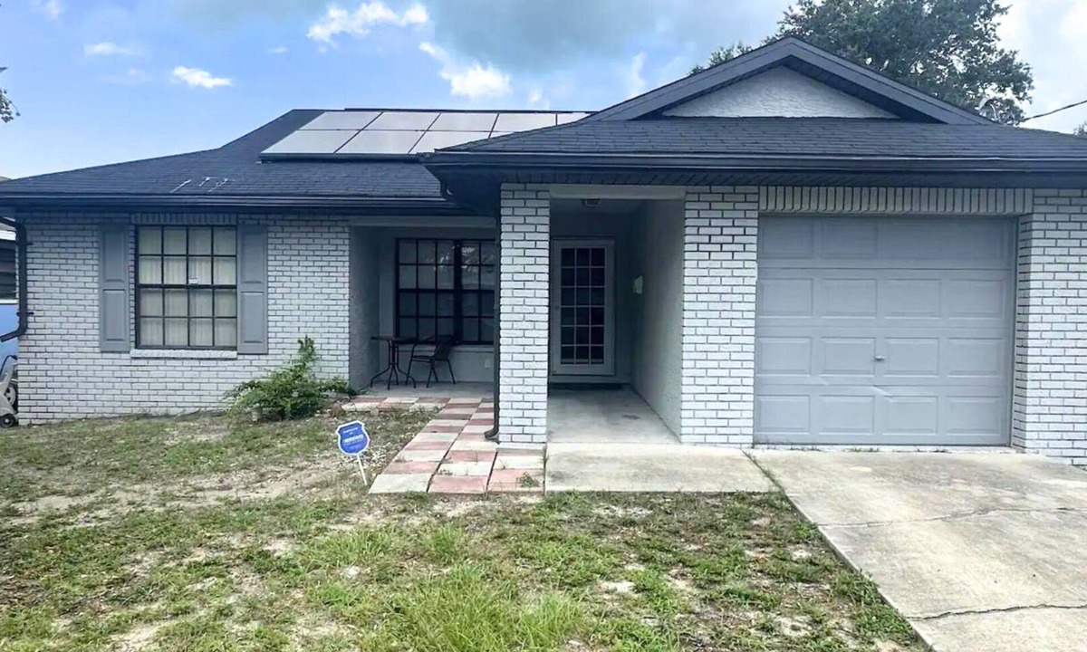 Largo House | SERENE HOME/HUGE BACKYARD/BBQ-NEAR BEACH/MALL/GOLF/LAKE/AIRPORT/SHOPS/RESTAURANT