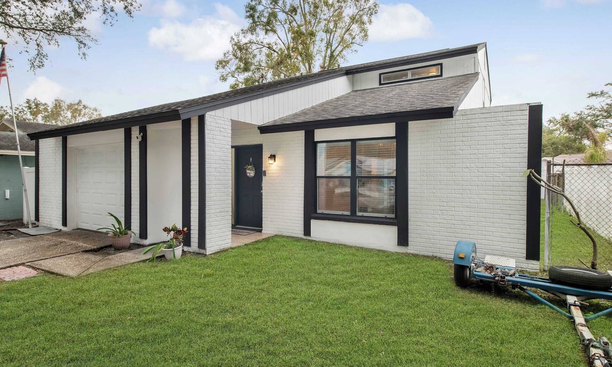 Northlakes House | Serenity on Sagebrush | Near USF | Fenced Yard